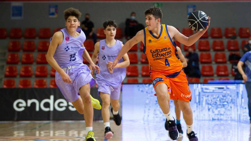 El somni segueix avant amb una gran victòria davant l'FC Barcelona (99-72)