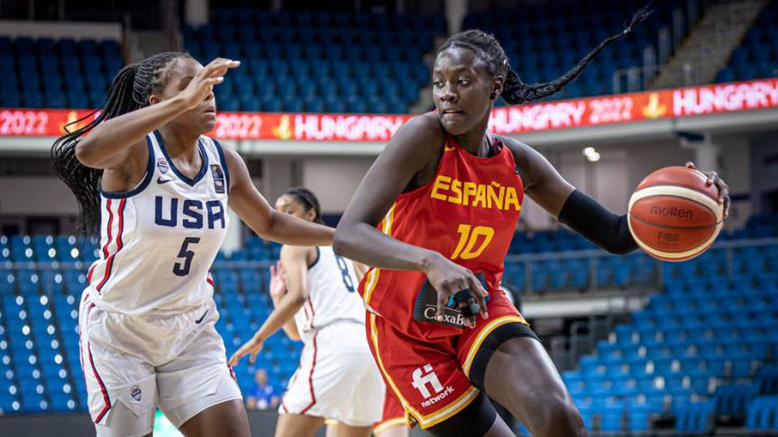 Awa Fam, Inés Monteagudo and Roberto Hernández, U17W World Championship runners-up