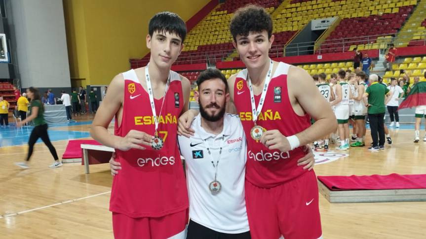 Jorge Carot, Nicolás Gómez and Borja Ricart, silver medal in the FIBA U16M European Championship