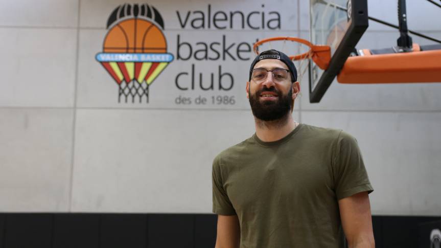 Toko Shengelia s'exercita a L’Alqueria del Basket  