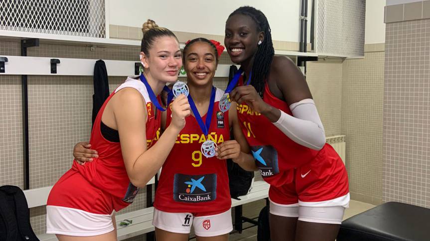 Awa Fam, Lucía Rivas y Mirembe Twehamye, subcampeonas de Europa U16F