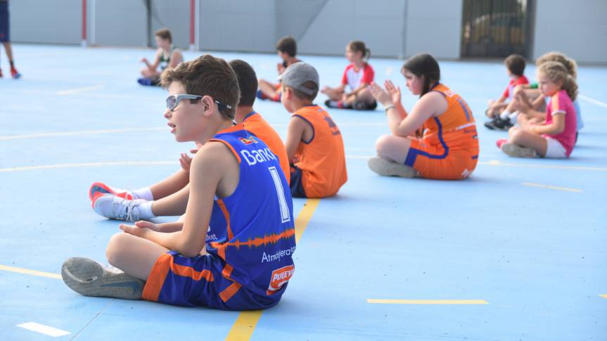 Les Escoles d'Estiu tornen a unir bàsquet i diversió per als més menuts