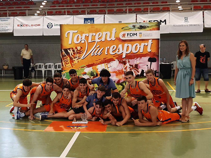 The 'taronja' junior team, champion of II Ciutat de Torrent Tournament