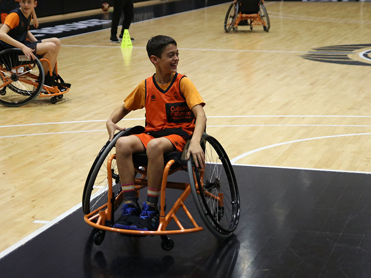 La Escuela de Baloncesto en Silla de Ruedas se estrenó con éxito en L’Alqueria del Basket
