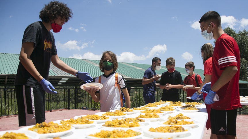 Dacsa impulsa el Campus d’Estiu amb una paella gegant i una xarrada nutricional