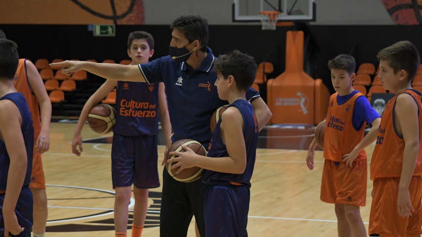 Cárdenas: “La evolución del baloncesto en nuestro país ha sido consecuencia de mejorar la formación de entrenadores”