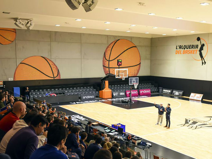 Más de 800 entrenadores mejoran su formación en L’Alqueria del Basket