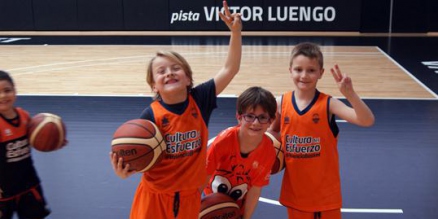 Slide-1 VIII Escuela de Navidad del Valencia Basket